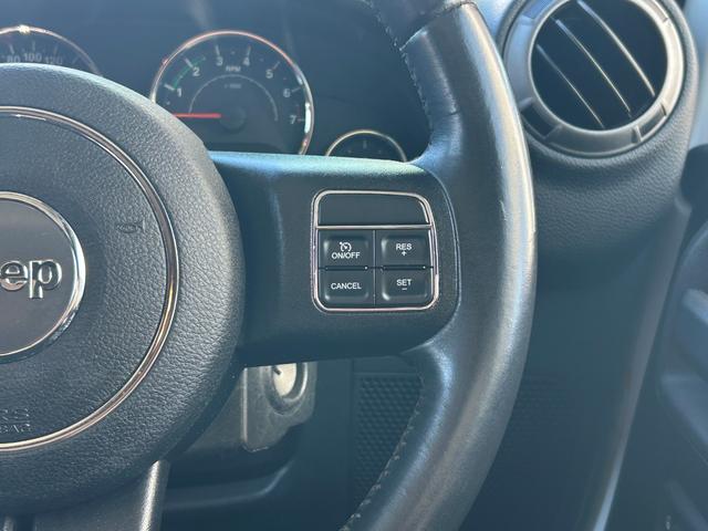 ジープ・ラングラーアンリミテッド スポーツ 4WD 社外ナビ フルセグTV DVD再生 Bluetooth接続 サイド バックカメラ デジタルミラー ドラレコ ETC クルコン ダウンヒルアシスト 横滑り防止 背面タイヤ 前後フォグランプ(5枚目)