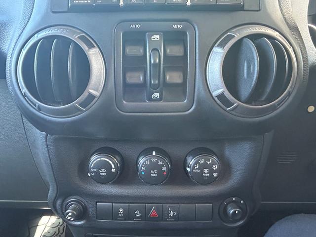 ジープ・ラングラーアンリミテッド スポーツ 4WD 社外ナビ フルセグTV DVD再生 Bluetooth接続 サイド バックカメラ デジタルミラー ドラレコ ETC クルコン ダウンヒルアシスト 横滑り防止 背面タイヤ 前後フォグランプ(9枚目)