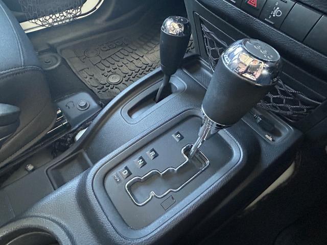 ジープ・ラングラーアンリミテッド スポーツ 4WD 社外ナビ フルセグTV DVD再生 Bluetooth接続 サイド バックカメラ デジタルミラー ドラレコ ETC クルコン ダウンヒルアシスト 横滑り防止 背面タイヤ 前後フォグランプ(11枚目)