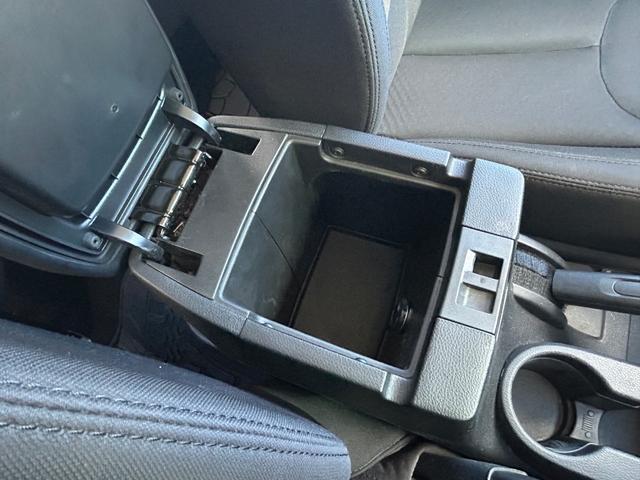 ジープ・ラングラーアンリミテッド スポーツ 4WD 社外ナビ フルセグTV DVD再生 Bluetooth接続 サイド バックカメラ デジタルミラー ドラレコ ETC クルコン ダウンヒルアシスト 横滑り防止 背面タイヤ 前後フォグランプ(12枚目)