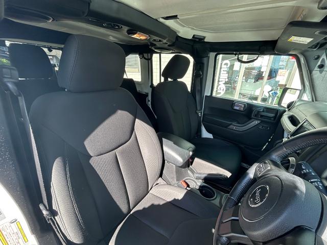 ジープ・ラングラーアンリミテッド スポーツ 4WD 社外ナビ フルセグTV DVD再生 Bluetooth接続 サイド バックカメラ デジタルミラー ドラレコ ETC クルコン ダウンヒルアシスト 横滑り防止 背面タイヤ 前後フォグランプ(22枚目)