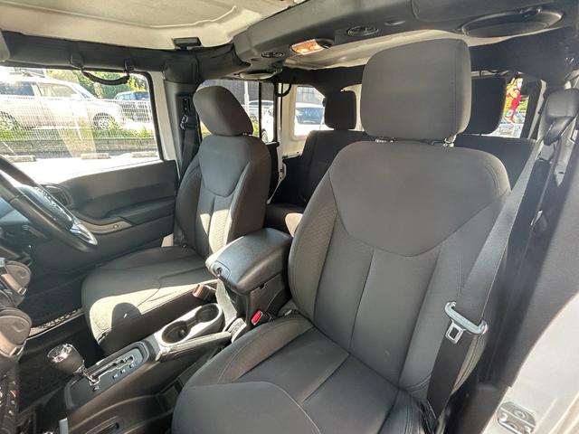 ジープ・ラングラーアンリミテッド スポーツ 4WD 社外ナビ フルセグTV DVD再生 Bluetooth接続 サイド バックカメラ デジタルミラー ドラレコ ETC クルコン ダウンヒルアシスト 横滑り防止 背面タイヤ 前後フォグランプ(24枚目)