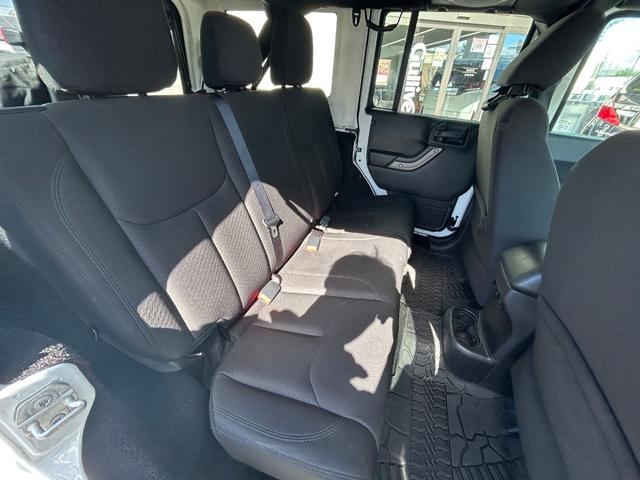 ジープ・ラングラーアンリミテッド スポーツ 4WD 社外ナビ フルセグTV DVD再生 Bluetooth接続 サイド バックカメラ デジタルミラー ドラレコ ETC クルコン ダウンヒルアシスト 横滑り防止 背面タイヤ 前後フォグランプ(26枚目)