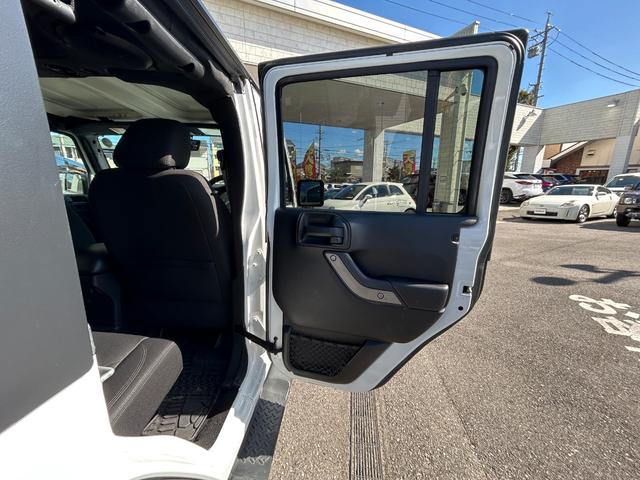 ジープ・ラングラーアンリミテッド スポーツ 4WD 社外ナビ フルセグTV DVD再生 Bluetooth接続 サイド バックカメラ デジタルミラー ドラレコ ETC クルコン ダウンヒルアシスト 横滑り防止 背面タイヤ 前後フォグランプ(30枚目)