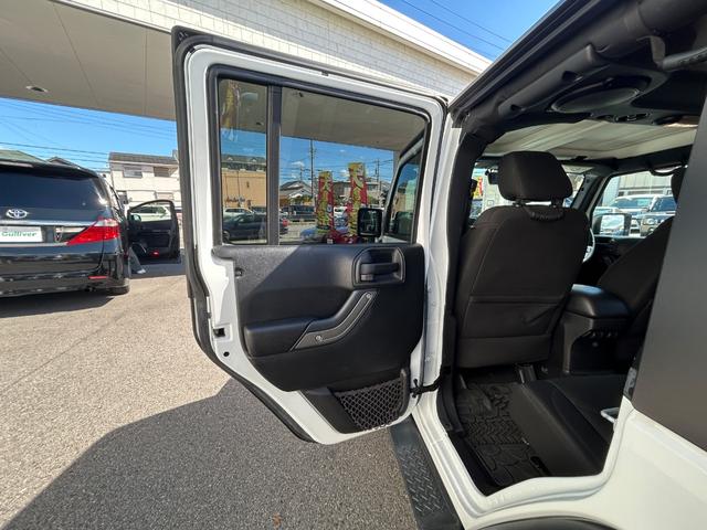 ジープ・ラングラーアンリミテッド スポーツ 4WD 社外ナビ フルセグTV DVD再生 Bluetooth接続 サイド バックカメラ デジタルミラー ドラレコ ETC クルコン ダウンヒルアシスト 横滑り防止 背面タイヤ 前後フォグランプ(32枚目)