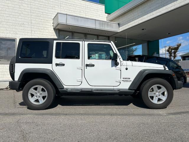 ジープ・ラングラーアンリミテッド スポーツ 4WD 社外ナビ フルセグTV DVD再生 Bluetooth接続 サイド バックカメラ デジタルミラー ドラレコ ETC クルコン ダウンヒルアシスト 横滑り防止 背面タイヤ 前後フォグランプ(43枚目)