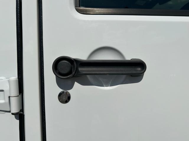 ジープ・ラングラーアンリミテッド スポーツ 4WD 社外ナビ フルセグTV DVD再生 Bluetooth接続 サイド バックカメラ デジタルミラー ドラレコ ETC クルコン ダウンヒルアシスト 横滑り防止 背面タイヤ 前後フォグランプ(52枚目)