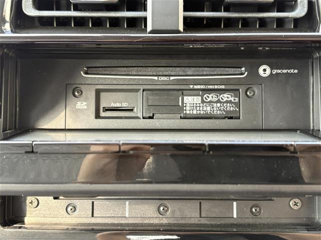 プリウス Ｓ　ワンオーナー　禁煙　９インチＳＤナビ　フルセグ　ＢＴ　バックカメラ　ＥＴＣ　トノカバー　フロアマット　ＡＢＳ　横滑り防止装置　盗難防止装置　オートライト　アルミホイール　保証書　取扱説明書　スペアキー（6枚目）