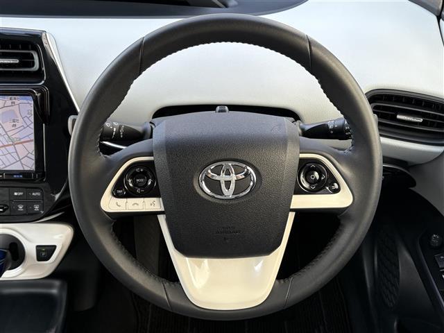 プリウス Ｓ　ワンオーナー　禁煙　９インチＳＤナビ　フルセグ　ＢＴ　バックカメラ　ＥＴＣ　トノカバー　フロアマット　ＡＢＳ　横滑り防止装置　盗難防止装置　オートライト　アルミホイール　保証書　取扱説明書　スペアキー（8枚目）