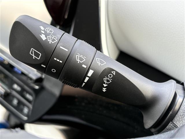 プリウス Ｓ　ワンオーナー　禁煙　９インチＳＤナビ　フルセグ　ＢＴ　バックカメラ　ＥＴＣ　トノカバー　フロアマット　ＡＢＳ　横滑り防止装置　盗難防止装置　オートライト　アルミホイール　保証書　取扱説明書　スペアキー（10枚目）