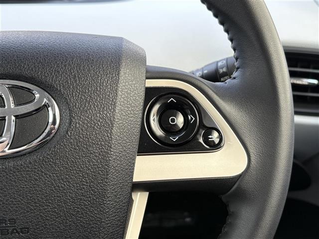 プリウス Ｓ　ワンオーナー　禁煙　９インチＳＤナビ　フルセグ　ＢＴ　バックカメラ　ＥＴＣ　トノカバー　フロアマット　ＡＢＳ　横滑り防止装置　盗難防止装置　オートライト　アルミホイール　保証書　取扱説明書　スペアキー（13枚目）