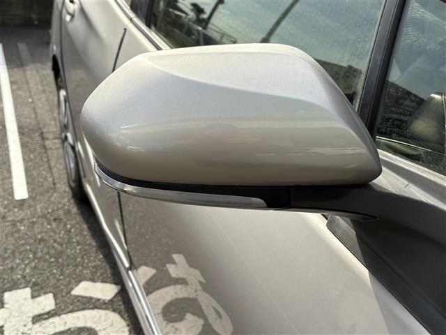 プリウス Ｓ　ワンオーナー　禁煙　９インチＳＤナビ　フルセグ　ＢＴ　バックカメラ　ＥＴＣ　トノカバー　フロアマット　ＡＢＳ　横滑り防止装置　盗難防止装置　オートライト　アルミホイール　保証書　取扱説明書　スペアキー（14枚目）