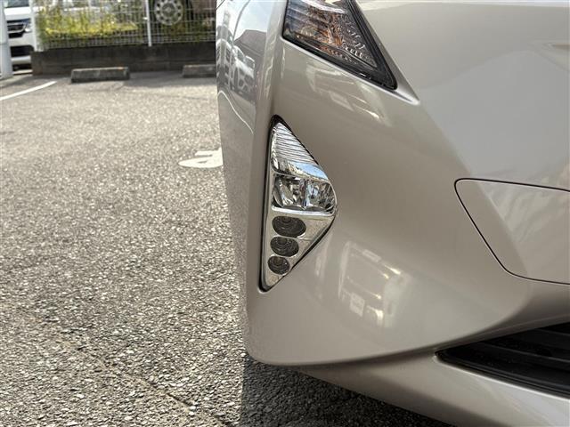 プリウス Ｓ　ワンオーナー　禁煙　９インチＳＤナビ　フルセグ　ＢＴ　バックカメラ　ＥＴＣ　トノカバー　フロアマット　ＡＢＳ　横滑り防止装置　盗難防止装置　オートライト　アルミホイール　保証書　取扱説明書　スペアキー（15枚目）