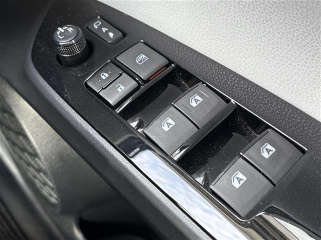 プリウス Ｓ　ワンオーナー　禁煙　９インチＳＤナビ　フルセグ　ＢＴ　バックカメラ　ＥＴＣ　トノカバー　フロアマット　ＡＢＳ　横滑り防止装置　盗難防止装置　オートライト　アルミホイール　保証書　取扱説明書　スペアキー（18枚目）