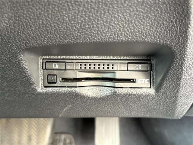 プリウス Ｓ　ワンオーナー　禁煙　９インチＳＤナビ　フルセグ　ＢＴ　バックカメラ　ＥＴＣ　トノカバー　フロアマット　ＡＢＳ　横滑り防止装置　盗難防止装置　オートライト　アルミホイール　保証書　取扱説明書　スペアキー（20枚目）