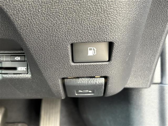 プリウス Ｓ　ワンオーナー　禁煙　９インチＳＤナビ　フルセグ　ＢＴ　バックカメラ　ＥＴＣ　トノカバー　フロアマット　ＡＢＳ　横滑り防止装置　盗難防止装置　オートライト　アルミホイール　保証書　取扱説明書　スペアキー（21枚目）