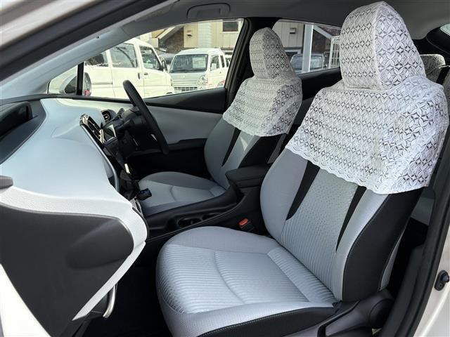 プリウス Ｓ　ワンオーナー　禁煙　９インチＳＤナビ　フルセグ　ＢＴ　バックカメラ　ＥＴＣ　トノカバー　フロアマット　ＡＢＳ　横滑り防止装置　盗難防止装置　オートライト　アルミホイール　保証書　取扱説明書　スペアキー（23枚目）