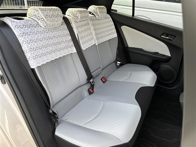 プリウス Ｓ　ワンオーナー　禁煙　９インチＳＤナビ　フルセグ　ＢＴ　バックカメラ　ＥＴＣ　トノカバー　フロアマット　ＡＢＳ　横滑り防止装置　盗難防止装置　オートライト　アルミホイール　保証書　取扱説明書　スペアキー（26枚目）