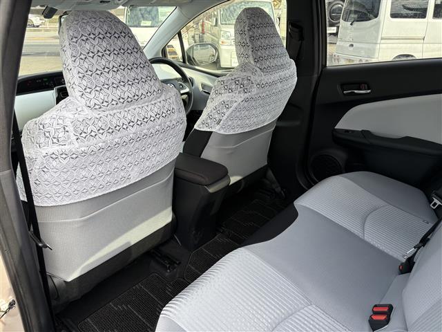 プリウス Ｓ　ワンオーナー　禁煙　９インチＳＤナビ　フルセグ　ＢＴ　バックカメラ　ＥＴＣ　トノカバー　フロアマット　ＡＢＳ　横滑り防止装置　盗難防止装置　オートライト　アルミホイール　保証書　取扱説明書　スペアキー（29枚目）