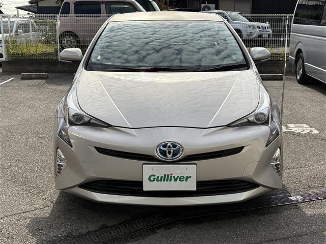 プリウス Ｓ　ワンオーナー　禁煙　９インチＳＤナビ　フルセグ　ＢＴ　バックカメラ　ＥＴＣ　トノカバー　フロアマット　ＡＢＳ　横滑り防止装置　盗難防止装置　オートライト　アルミホイール　保証書　取扱説明書　スペアキー（33枚目）