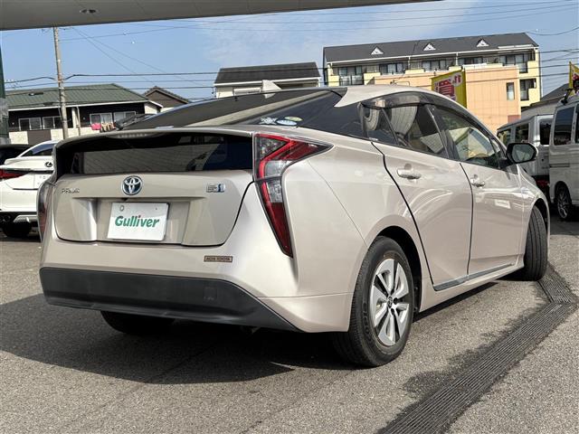 プリウス Ｓ　ワンオーナー　禁煙　９インチＳＤナビ　フルセグ　ＢＴ　バックカメラ　ＥＴＣ　トノカバー　フロアマット　ＡＢＳ　横滑り防止装置　盗難防止装置　オートライト　アルミホイール　保証書　取扱説明書　スペアキー（35枚目）