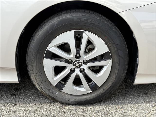 プリウス Ｓ　ワンオーナー　禁煙　９インチＳＤナビ　フルセグ　ＢＴ　バックカメラ　ＥＴＣ　トノカバー　フロアマット　ＡＢＳ　横滑り防止装置　盗難防止装置　オートライト　アルミホイール　保証書　取扱説明書　スペアキー（39枚目）