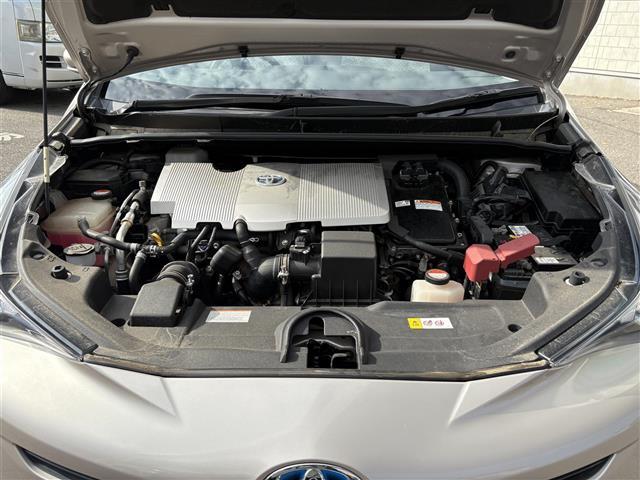 プリウス Ｓ　ワンオーナー　禁煙　９インチＳＤナビ　フルセグ　ＢＴ　バックカメラ　ＥＴＣ　トノカバー　フロアマット　ＡＢＳ　横滑り防止装置　盗難防止装置　オートライト　アルミホイール　保証書　取扱説明書　スペアキー（40枚目）