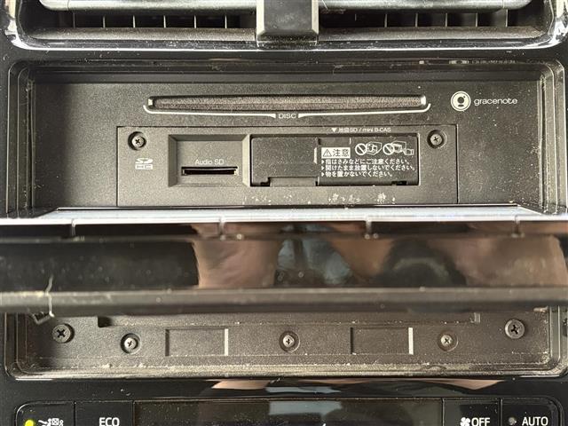 プリウス Ｓセーフティプラス　☆純正ナビ・Ｂｌｕｅｔｏｏｔｈａｕｄｉｏ・ＴＶ・ＤＶＤ☆バックカメラ☆ビルトインＥＴＣ２．０☆レーダークルーズコントロール☆ドライブレコーダー☆サンルーフ☆ローダウン☆モデリスタエアロ（6枚目）