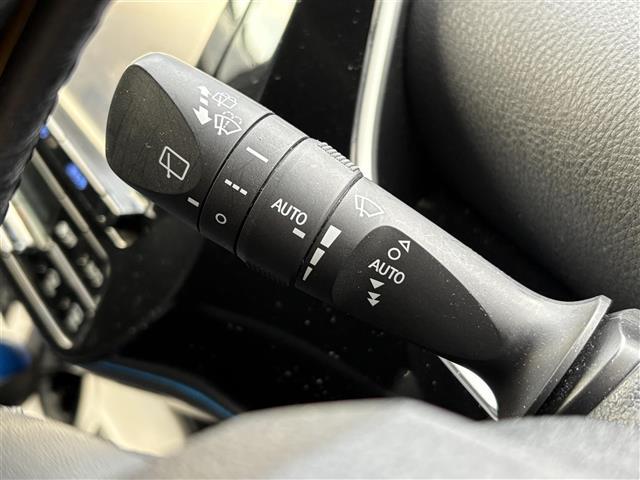 プリウス Ｓセーフティプラス　☆純正ナビ・Ｂｌｕｅｔｏｏｔｈａｕｄｉｏ・ＴＶ・ＤＶＤ☆バックカメラ☆ビルトインＥＴＣ２．０☆レーダークルーズコントロール☆ドライブレコーダー☆サンルーフ☆ローダウン☆モデリスタエアロ（11枚目）