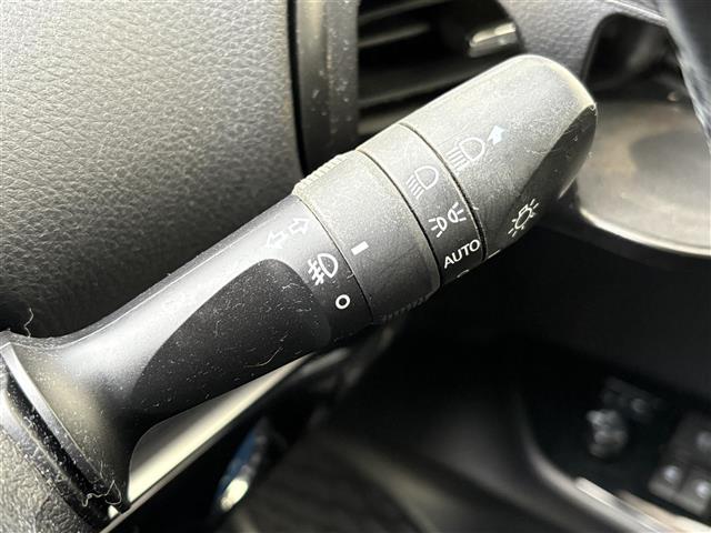 プリウス Ｓセーフティプラス　☆純正ナビ・Ｂｌｕｅｔｏｏｔｈａｕｄｉｏ・ＴＶ・ＤＶＤ☆バックカメラ☆ビルトインＥＴＣ２．０☆レーダークルーズコントロール☆ドライブレコーダー☆サンルーフ☆ローダウン☆モデリスタエアロ（12枚目）