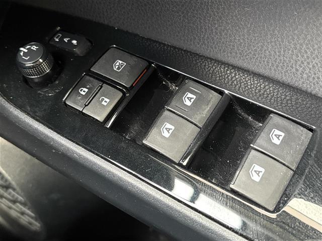 プリウス Ｓセーフティプラス　☆純正ナビ・Ｂｌｕｅｔｏｏｔｈａｕｄｉｏ・ＴＶ・ＤＶＤ☆バックカメラ☆ビルトインＥＴＣ２．０☆レーダークルーズコントロール☆ドライブレコーダー☆サンルーフ☆ローダウン☆モデリスタエアロ（15枚目）