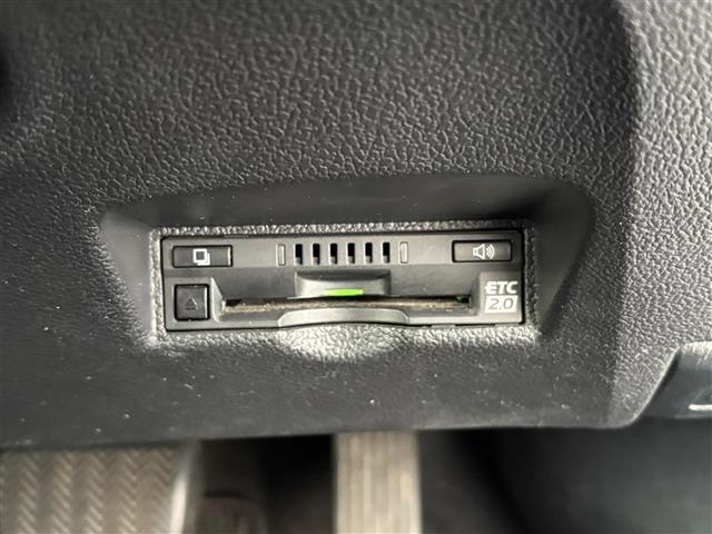 プリウス Ｓセーフティプラス　☆純正ナビ・Ｂｌｕｅｔｏｏｔｈａｕｄｉｏ・ＴＶ・ＤＶＤ☆バックカメラ☆ビルトインＥＴＣ２．０☆レーダークルーズコントロール☆ドライブレコーダー☆サンルーフ☆ローダウン☆モデリスタエアロ（17枚目）