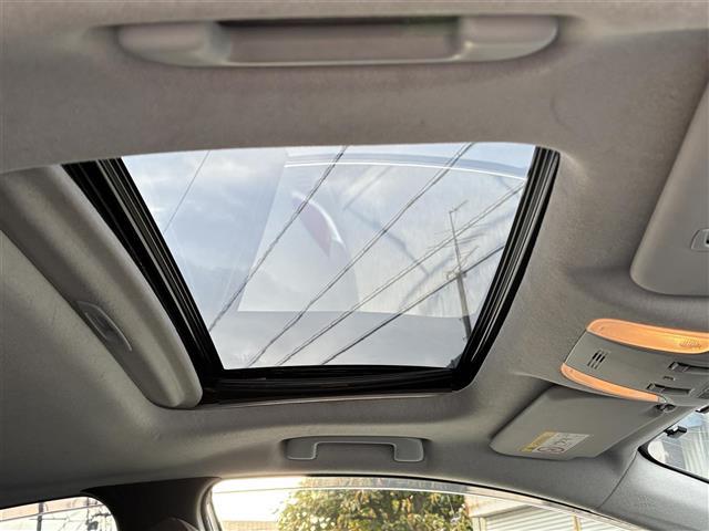 プリウス Ｓセーフティプラス　☆純正ナビ・Ｂｌｕｅｔｏｏｔｈａｕｄｉｏ・ＴＶ・ＤＶＤ☆バックカメラ☆ビルトインＥＴＣ２．０☆レーダークルーズコントロール☆ドライブレコーダー☆サンルーフ☆ローダウン☆モデリスタエアロ（19枚目）