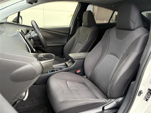 プリウス Ｓセーフティプラス　☆純正ナビ・Ｂｌｕｅｔｏｏｔｈａｕｄｉｏ・ＴＶ・ＤＶＤ☆バックカメラ☆ビルトインＥＴＣ２．０☆レーダークルーズコントロール☆ドライブレコーダー☆サンルーフ☆ローダウン☆モデリスタエアロ（22枚目）