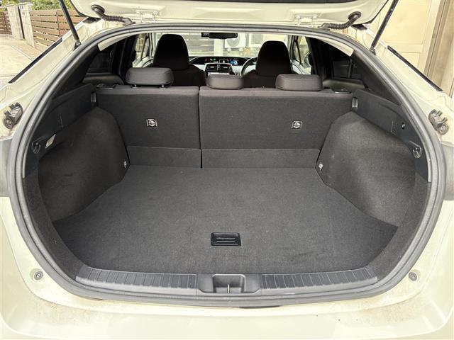 プリウス Ｓセーフティプラス　☆純正ナビ・Ｂｌｕｅｔｏｏｔｈａｕｄｉｏ・ＴＶ・ＤＶＤ☆バックカメラ☆ビルトインＥＴＣ２．０☆レーダークルーズコントロール☆ドライブレコーダー☆サンルーフ☆ローダウン☆モデリスタエアロ（27枚目）