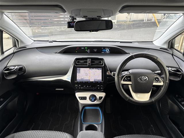 プリウス Ｓセーフティプラス　☆純正ナビ・Ｂｌｕｅｔｏｏｔｈａｕｄｉｏ・ＴＶ・ＤＶＤ☆バックカメラ☆ビルトインＥＴＣ２．０☆レーダークルーズコントロール☆ドライブレコーダー☆サンルーフ☆ローダウン☆モデリスタエアロ（42枚目）