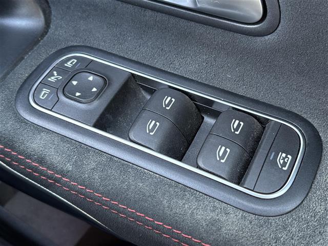 店頭販売もしておりますので、先に在庫が無くなってしまうこともございます。気になる車はまずはお問い合わせください！