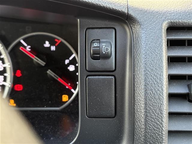 ハイエースバン ロングスーパーGL 社外ナビ Bluetooth フルセグTV DVD再生 バックカメラ ビルトインETC 両側イージークローザースライドドア ディーゼル車 ヘッドライトレベライザー 全席シートカバー ドアバイザー(16枚目)