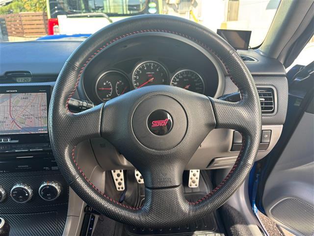 フォレスター STiバージョン 禁煙 4WD 6MT バックカメラ 社外ナビ ETC ルーフレール 電格ミラー 前後ドライブレコーダー STI純正アルミホイール STIスポイラー HIDライト ブレンボブレーキキャリパー(10枚目)