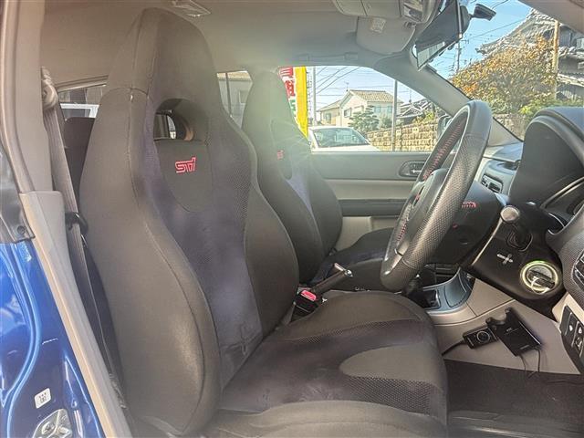 フォレスター STiバージョン 禁煙 4WD 6MT バックカメラ 社外ナビ ETC ルーフレール 電格ミラー 前後ドライブレコーダー STI純正アルミホイール STIスポイラー HIDライト ブレンボブレーキキャリパー(19枚目)