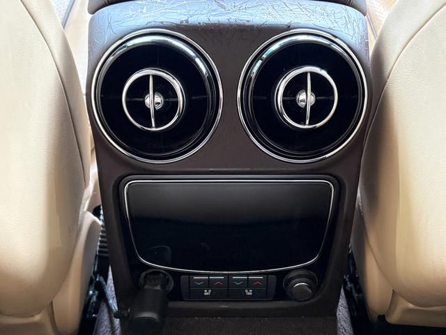 XJ XJ プレミアムラグジュアリー 禁煙 サンルーフ 全方位カメラ 純正ナビ BT フルセグ ETC ドラレコ レザーシート シートヒーター パワーシート 電動リアゲート クルコン パドルシフト クリアランスソナー 保証書 取扱説明書(40枚目)