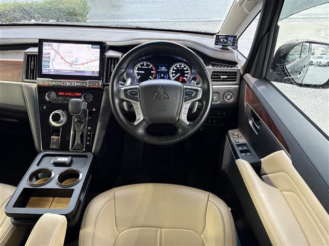 デリカD:5 P 禁煙 ワンオーナー 4WD 11インチナビ 全方位カメラ フルセグTV BT 後席フリップダウン 電動リアゲート 両側パワースライドドア レーダークルーズ LKA ドラレコ パワーシート シートヒータ(3枚目)