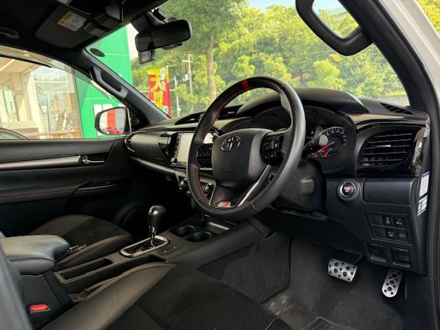ハイラックス Ｚ　ＧＲスポーツ　禁煙車／ワンオーナー／ＧＲスポーツバー／前後ドラレコ／ＥＴＣ／Ｗサイドエアバック／カーテンエアバック／ＧＲスポーツバー／純正１８インチＡＷ／運転席パワーシート／プッシュスタート／スマートキー（2枚目）
