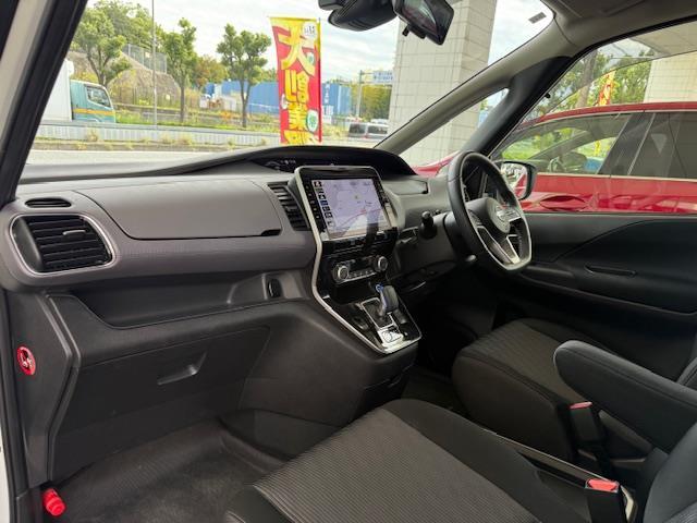 セレナ e-パワー ハイウェイスターV 純正10型ナビ 地上デジタル アラウンドビューモニター 後席モニター プロパイロット エマージェンシーブレーキ LEDヘッドライト 両側電スライドドア ETC(4枚目)