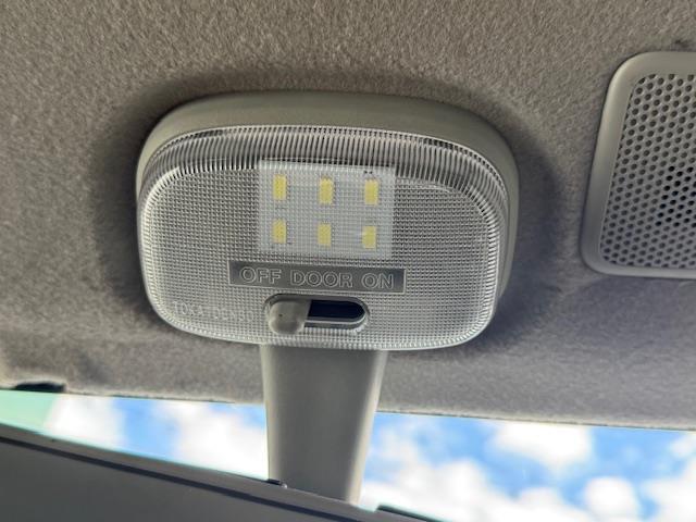 アルトワークス ベースグレード　／禁煙車／カロッツェリアディスプレイオーディオ／純正レカロシート／ＨＫＳ製センター出しマフラー／ＲＡＹＳ　ＴＥ３７　ＳＯＮＩＣ　１５インチアルミ／ｎａｖｉｃ車高調／／社外ボンネット／（18枚目）