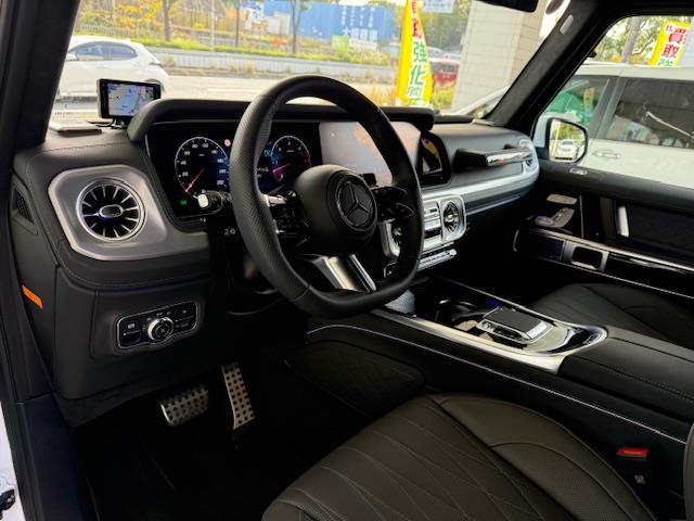 Ｇクラス Ｇ４５０ｄ　ローンチエディション　／禁煙車／ワンオーナー車／正規Ｄ車／左ハンドル／ＯＰカラー（オパリスホワイト）／チタニウムグレー内装色／ダイヤモンドステッチナッパレザーシート／／ディーラーオプションデジタルインナーミラー型前後ドラレ（2枚目）