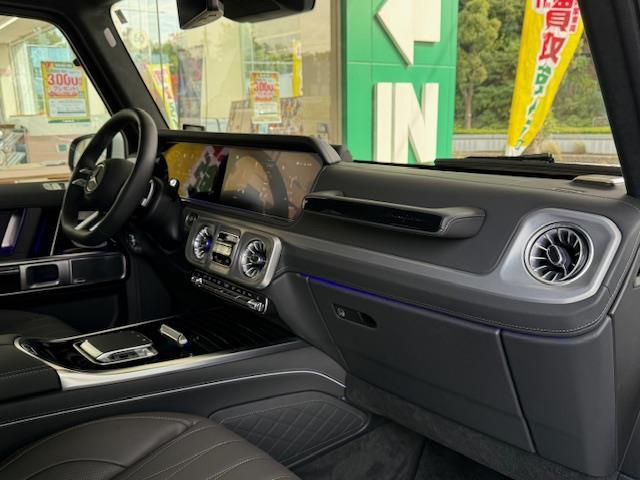 Ｇクラス Ｇ４５０ｄ　ローンチエディション　／禁煙車／ワンオーナー車／正規Ｄ車／左ハンドル／ＯＰカラー（オパリスホワイト）／チタニウムグレー内装色／ダイヤモンドステッチナッパレザーシート／／ディーラーオプションデジタルインナーミラー型前後ドラレ（4枚目）