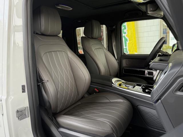 Ｇクラス Ｇ４５０ｄ　ローンチエディション　／禁煙車／ワンオーナー車／正規Ｄ車／左ハンドル／ＯＰカラー（オパリスホワイト）／チタニウムグレー内装色／ダイヤモンドステッチナッパレザーシート／／ディーラーオプションデジタルインナーミラー型前後ドラレ（5枚目）