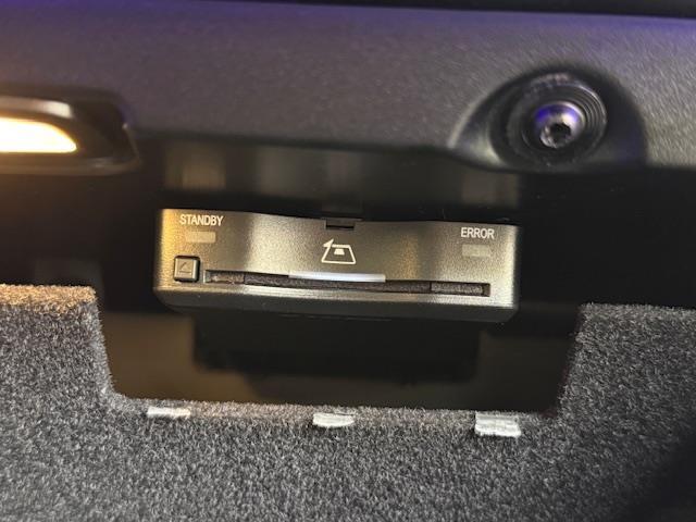 Ｇクラス Ｇ４５０ｄ　ローンチエディション　／禁煙車／ワンオーナー車／正規Ｄ車／左ハンドル／ＯＰカラー（オパリスホワイト）／チタニウムグレー内装色／ダイヤモンドステッチナッパレザーシート／／ディーラーオプションデジタルインナーミラー型前後ドラレ（16枚目）