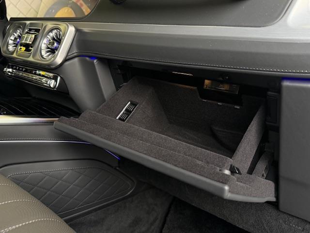 Ｇクラス Ｇ４５０ｄ　ローンチエディション　／禁煙車／ワンオーナー車／正規Ｄ車／左ハンドル／ＯＰカラー（オパリスホワイト）／チタニウムグレー内装色／ダイヤモンドステッチナッパレザーシート／／ディーラーオプションデジタルインナーミラー型前後ドラレ（23枚目）